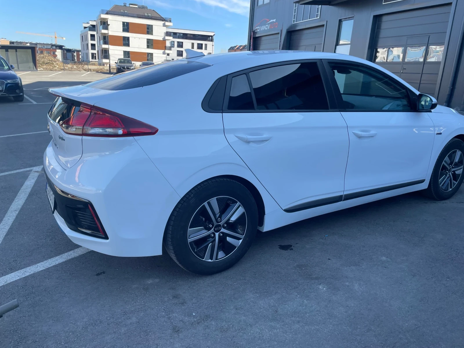Hyundai Ioniq  - изображение 2
