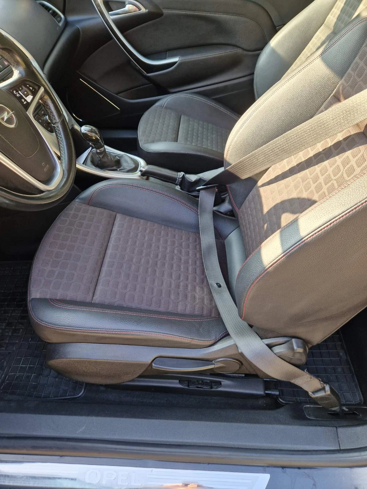 Opel Astra 1.7 GTC - изображение 7