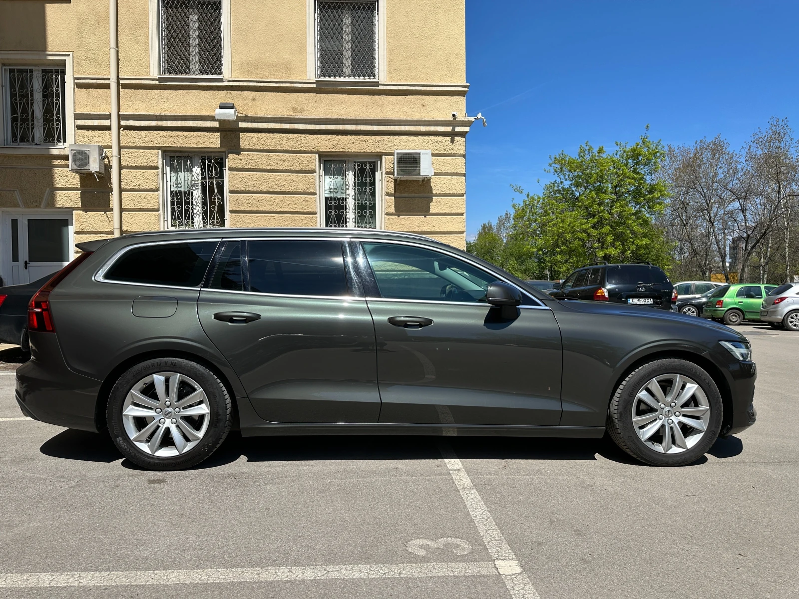 Volvo V60 D4, снимка 7 - Автомобили и джипове - 54311791