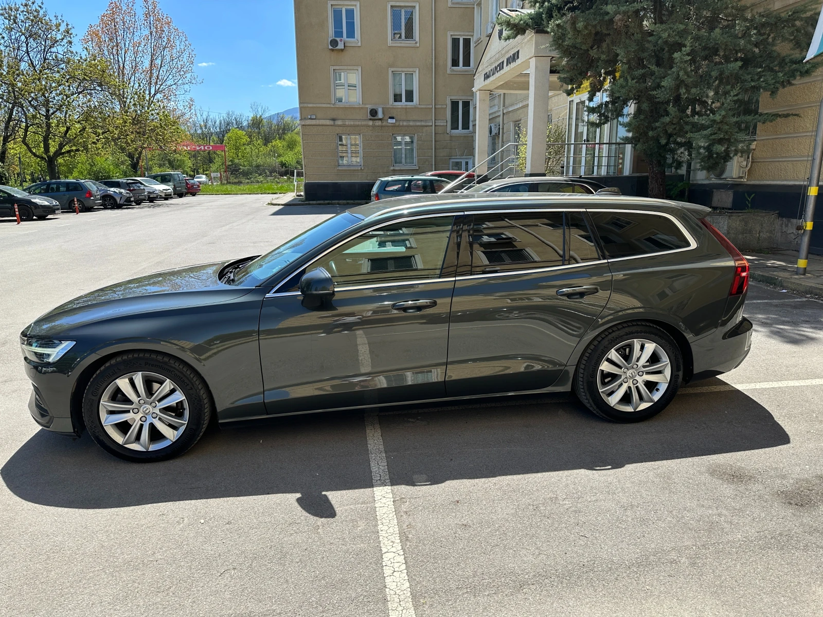 Volvo V60 D4, снимка 3 - Автомобили и джипове - 54311791