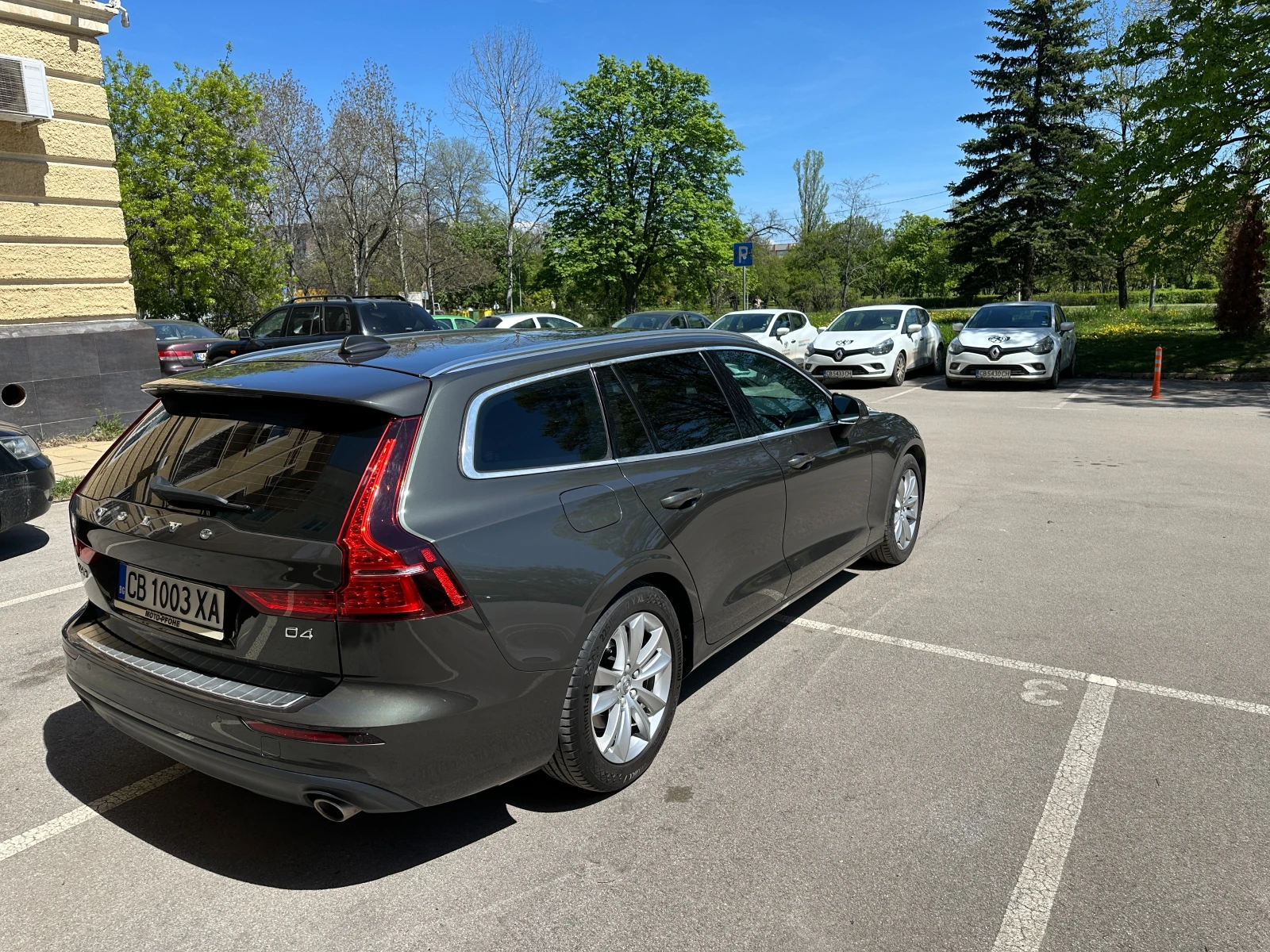Volvo V60 D4, снимка 6 - Автомобили и джипове - 54311791