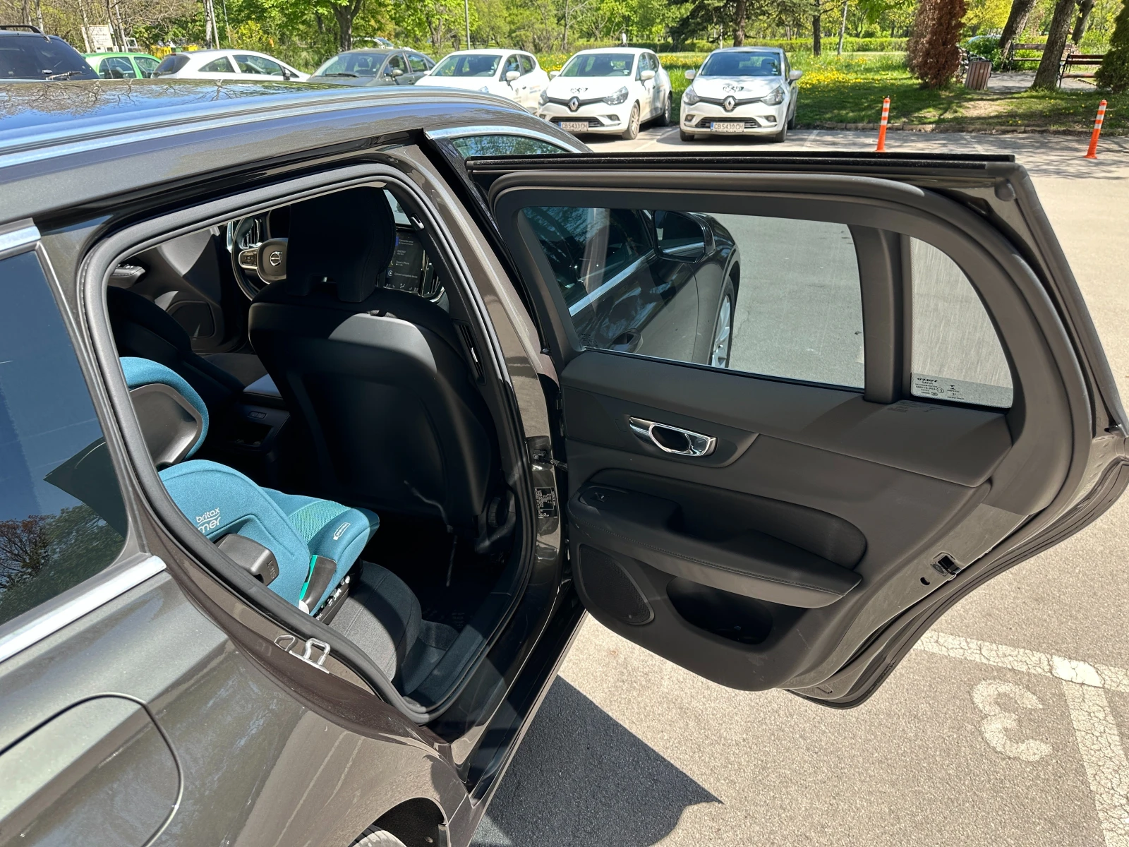 Volvo V60 D4, снимка 13 - Автомобили и джипове - 54311791