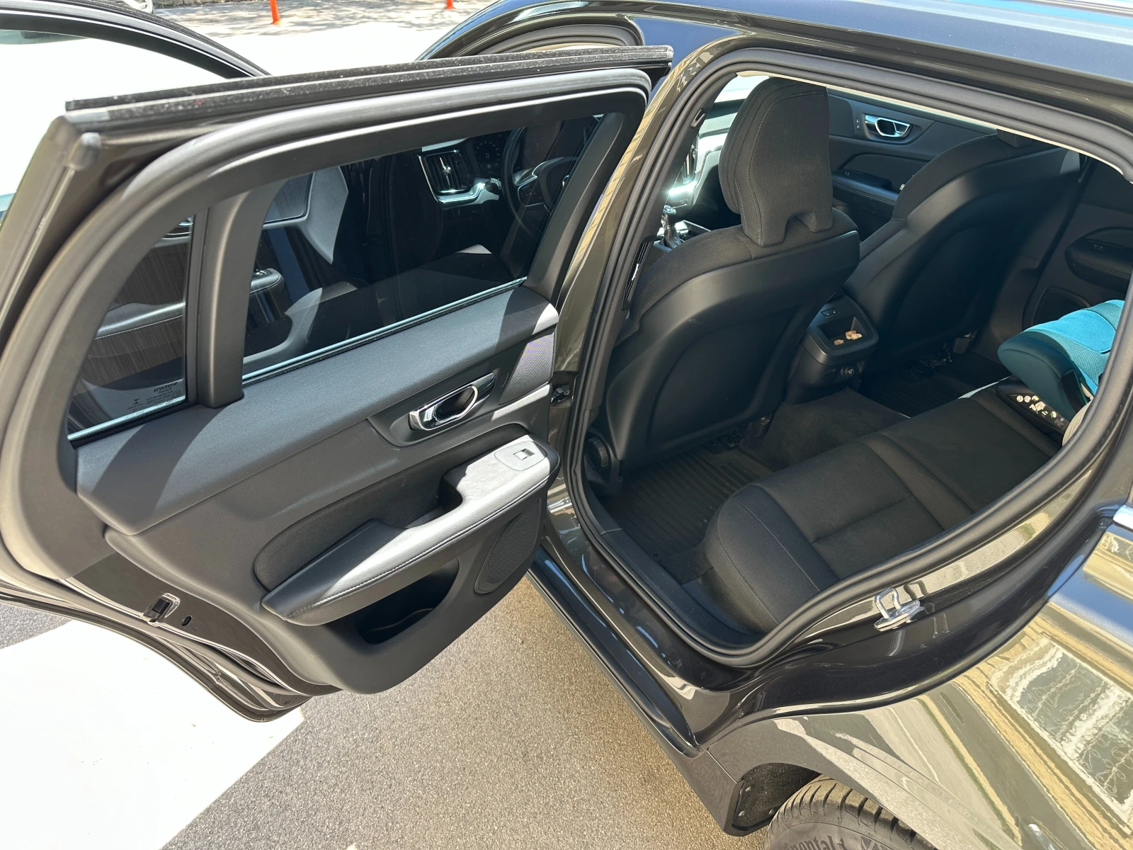 Volvo V60 D4, снимка 11 - Автомобили и джипове - 54311791