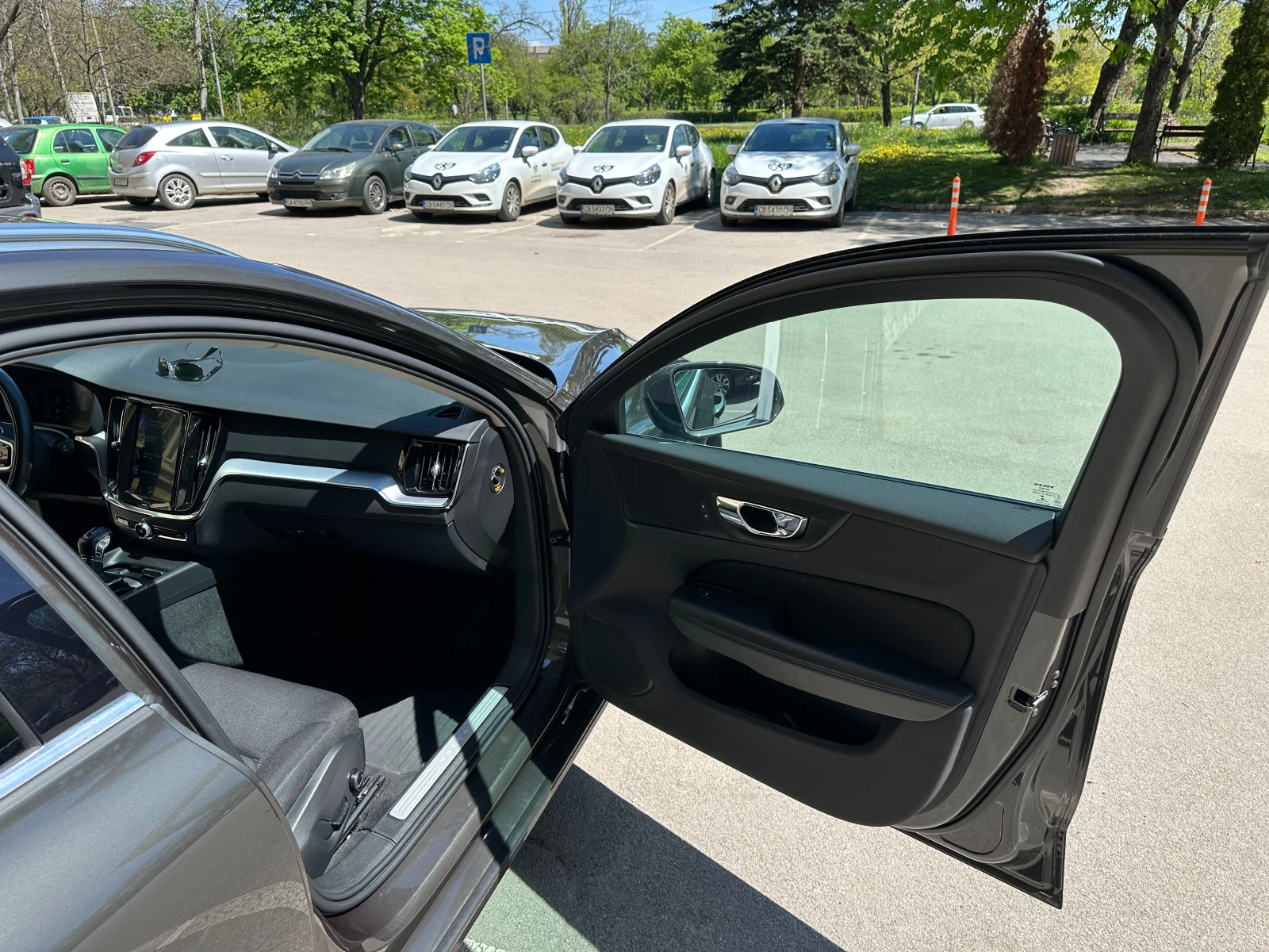 Volvo V60 D4, снимка 14 - Автомобили и джипове - 54311791