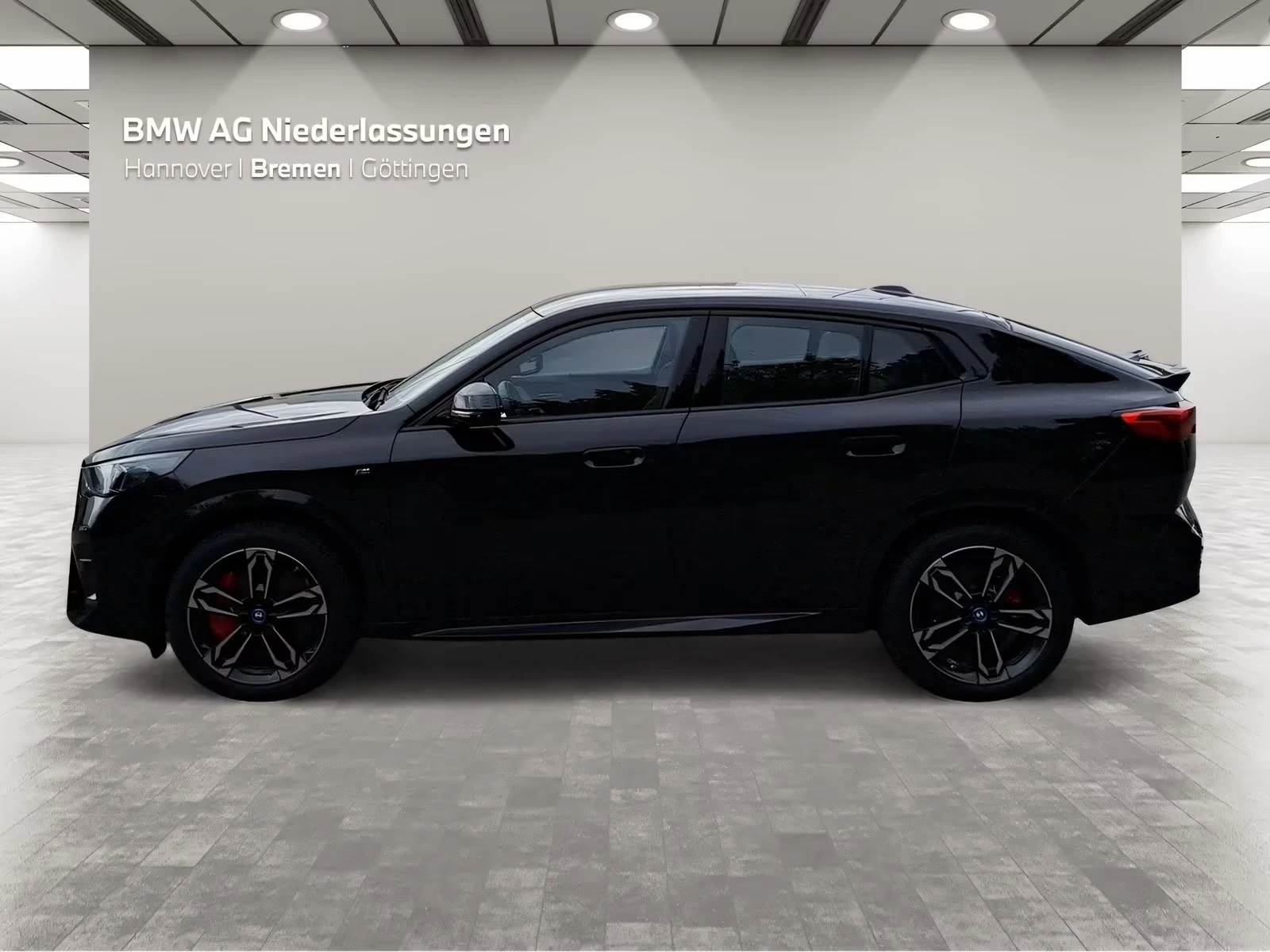 BMW iX2 30 xDrive M sport DA Pro 360 Pano HarmanKardon HUD, снимка 3 - Автомобили и джипове - 54649685