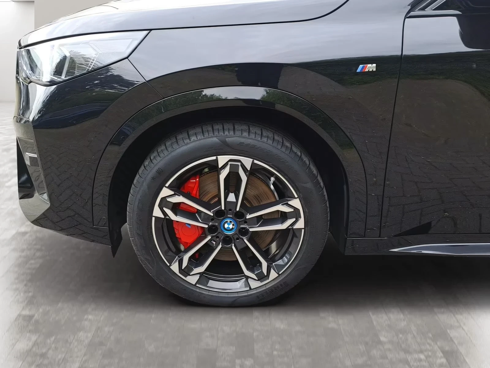 BMW iX2 30 xDrive M sport DA Pro 360 Pano HarmanKardon HUD, снимка 11 - Автомобили и джипове - 54649685