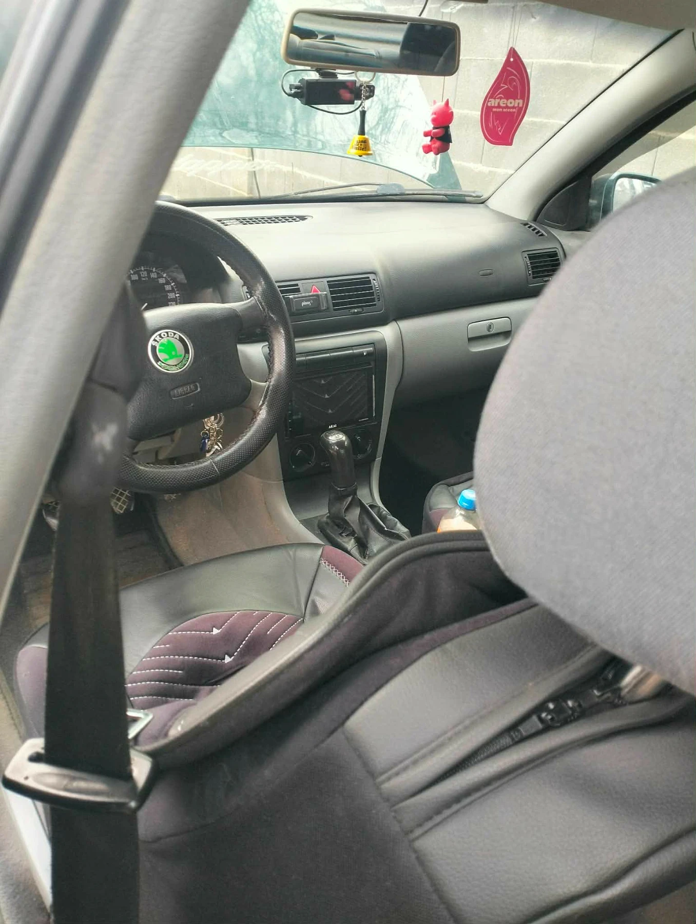 Skoda Octavia 1.6 i, снимка 8 - Автомобили и джипове - 55010568