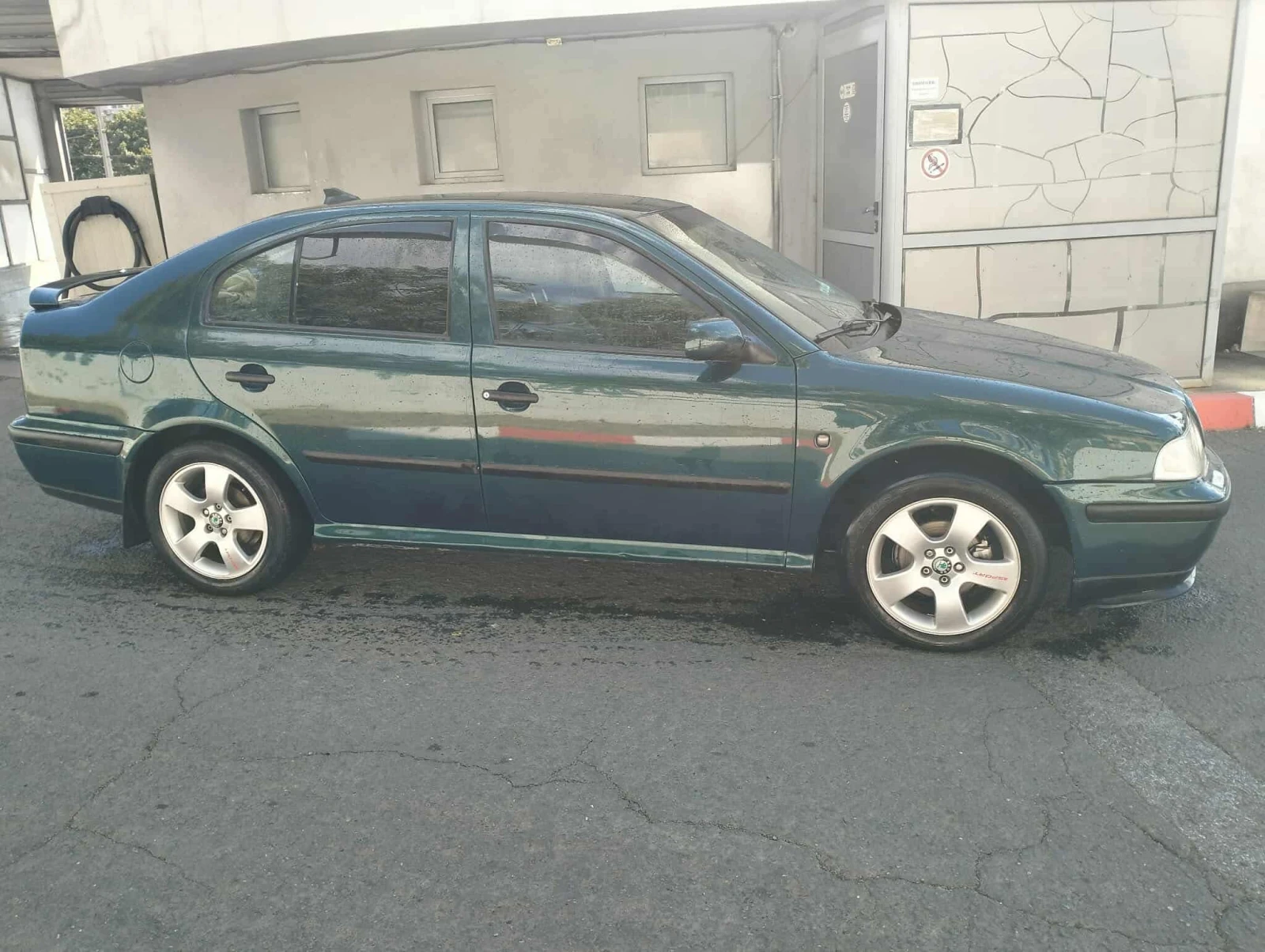 Skoda Octavia 1.6 i, снимка 11 - Автомобили и джипове - 55010568