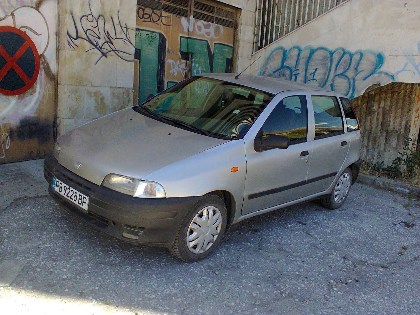 Fiat Punto 1.2 Газ-Бензин Климатик Обслужен 4 врати , снимка 3 - Автомобили и джипове - 55256890