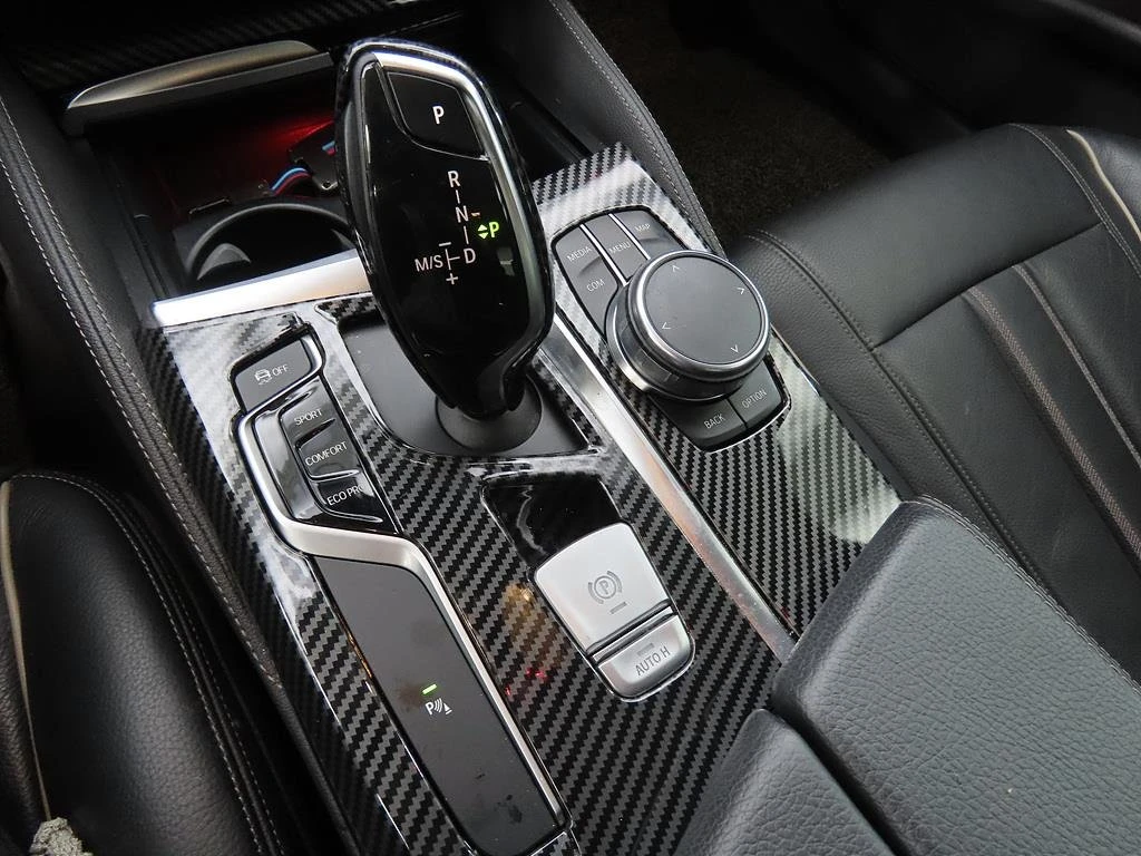 BMW 520 ЛЮК* HUD* ПОДГРЕВ ВОЛАН* ЕЛ. БАГАЖНИК* КРАЙНА ЦЕНА, снимка 14 - Автомобили и джипове - 55344737
