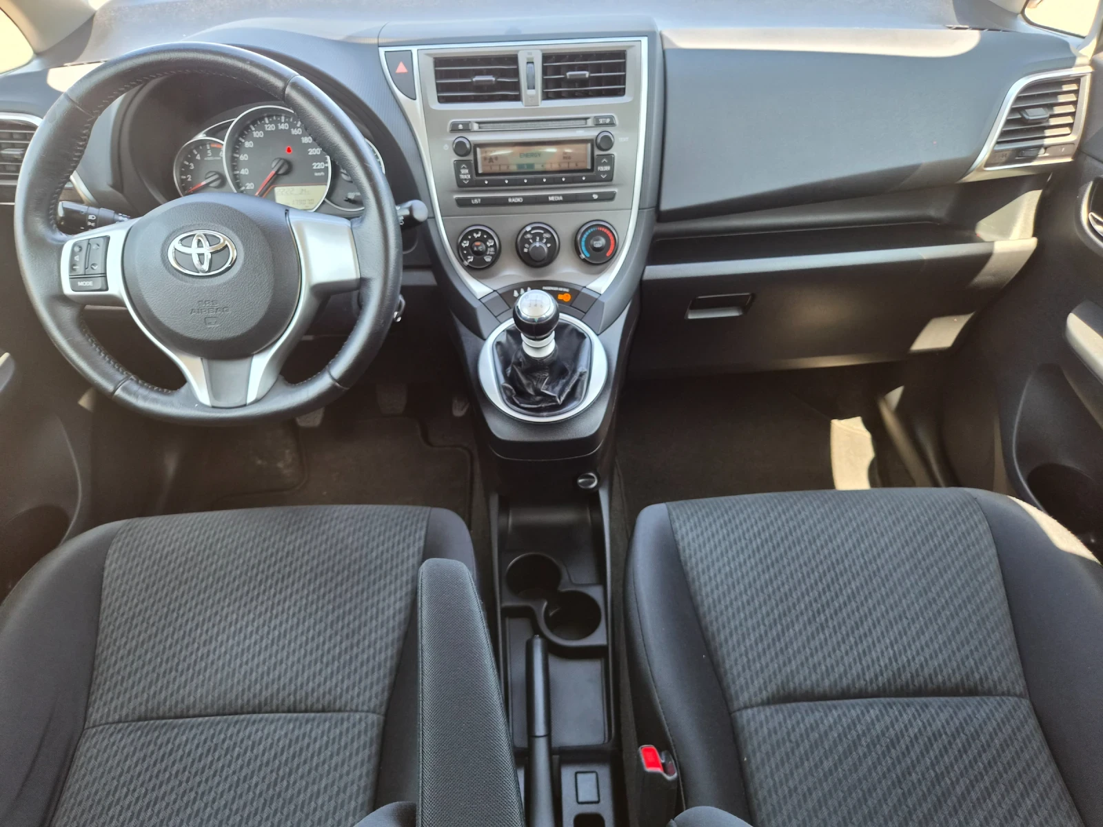 Toyota Verso S 1.4 D4D 90 кс ЕВРО 5, снимка 12 - Автомобили и джипове - 55495621