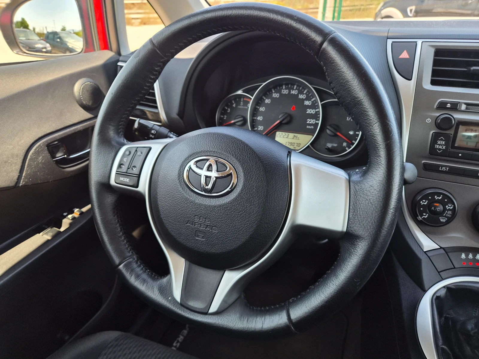 Toyota Verso S 1.4 D4D 90 кс ЕВРО 5, снимка 14 - Автомобили и джипове - 55495621