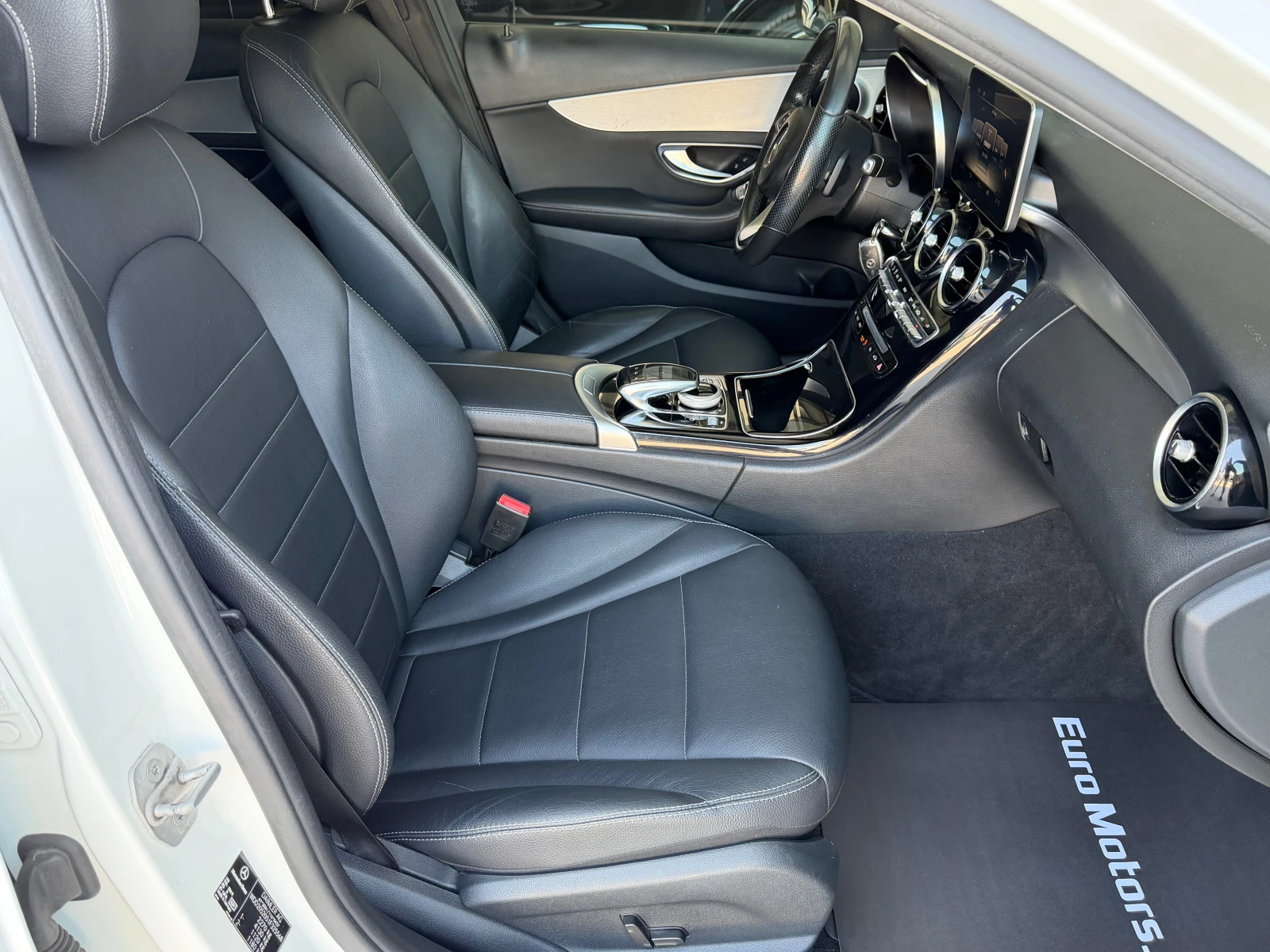 Mercedes-Benz C 220 CDI, 4-MATIC, AMG LINE, NIGHT PACK, NAVI+ CAMERA!, снимка 10 - Автомобили и джипове - 55555956