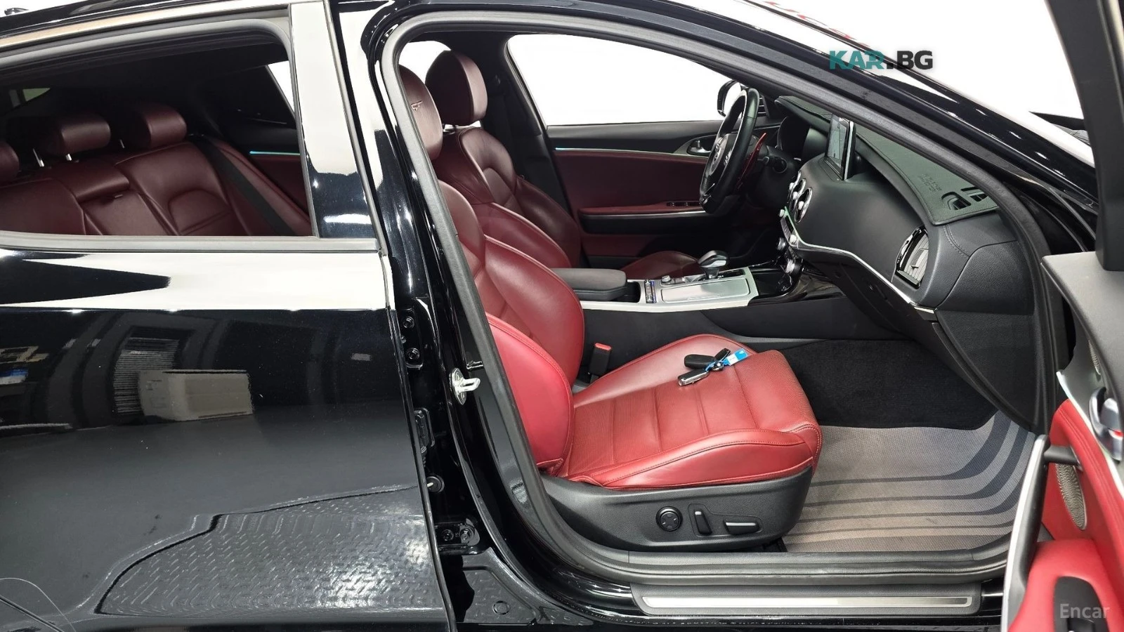 Kia Stinger 3.3 Turbo AWD GT* HUD* 360* ОБДУХВ* НАВИ, снимка 16 - Автомобили и джипове - 56165011