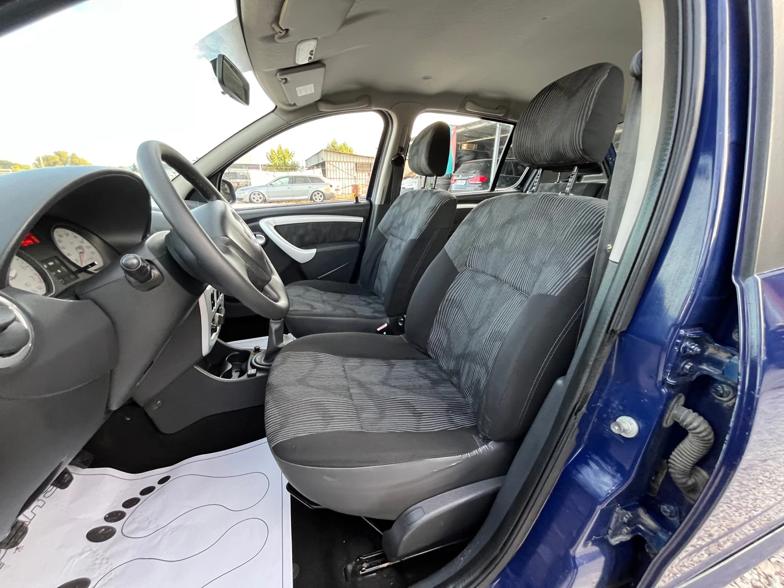 Dacia Sandero 1.4i-75kc-GAZ, ЛИЗИНГ, снимка 12 - Автомобили и джипове - 56225914