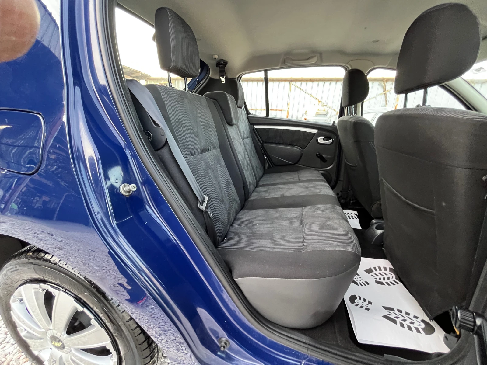 Dacia Sandero 1.4i-75kc-GAZ, ЛИЗИНГ, снимка 15 - Автомобили и джипове - 56225914