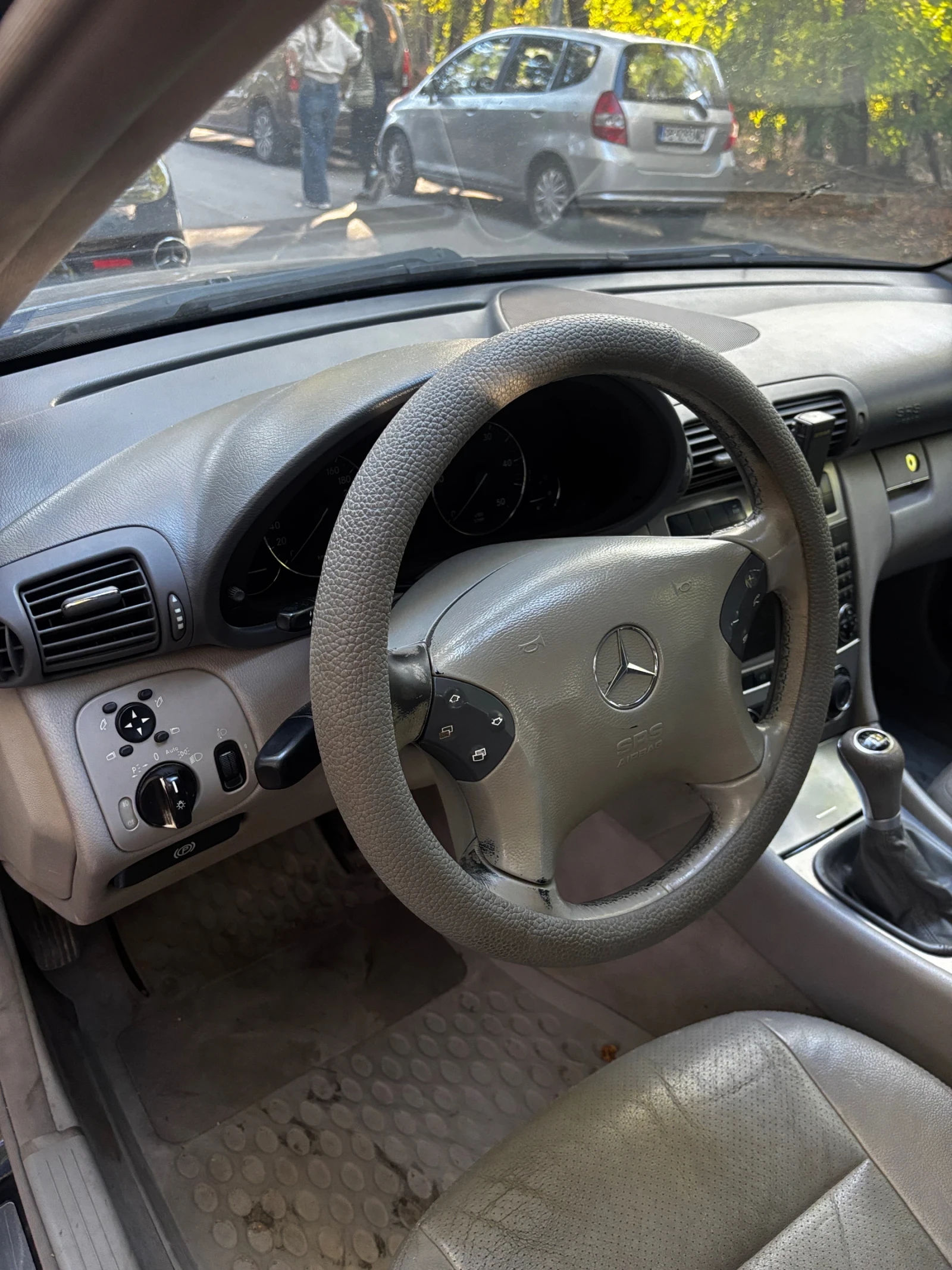 Mercedes-Benz C 220 Avangarde, снимка 7 - Автомобили и джипове - 56365359