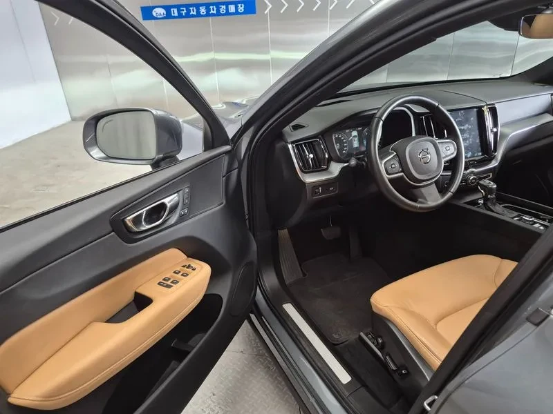 Volvo XC60 D5 MOMENTUM, снимка 13 - Автомобили и джипове - 55294363