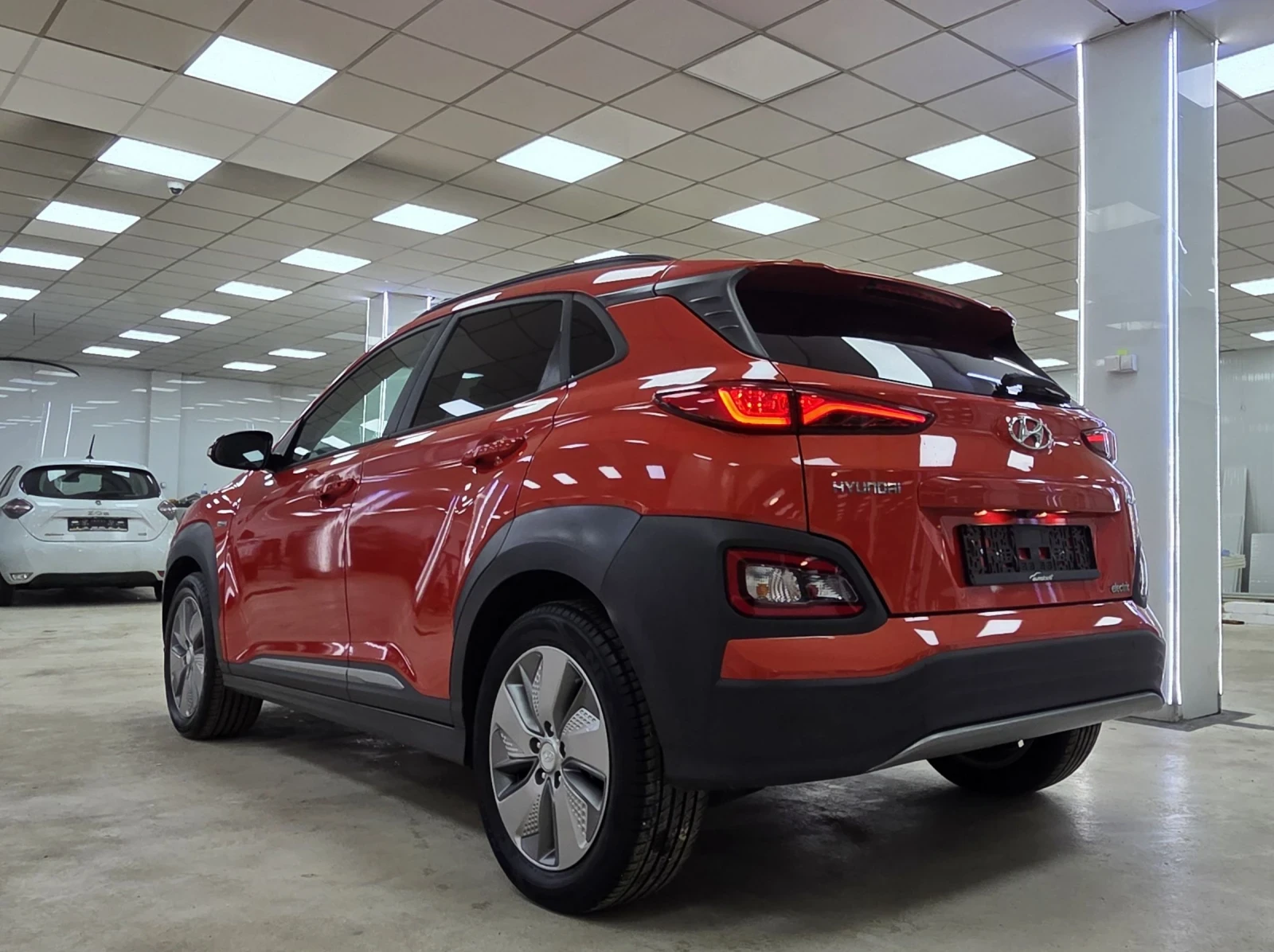 Hyundai Kona 64KWh/Premium/Blue Link - изображение 4