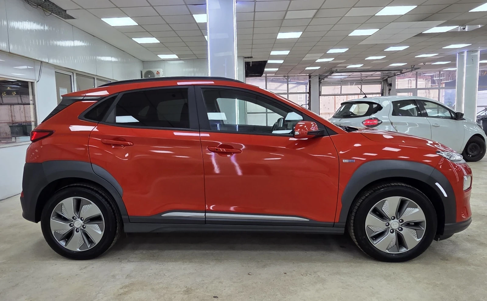 Hyundai Kona 64KWh/Premium/Blue Link - изображение 2
