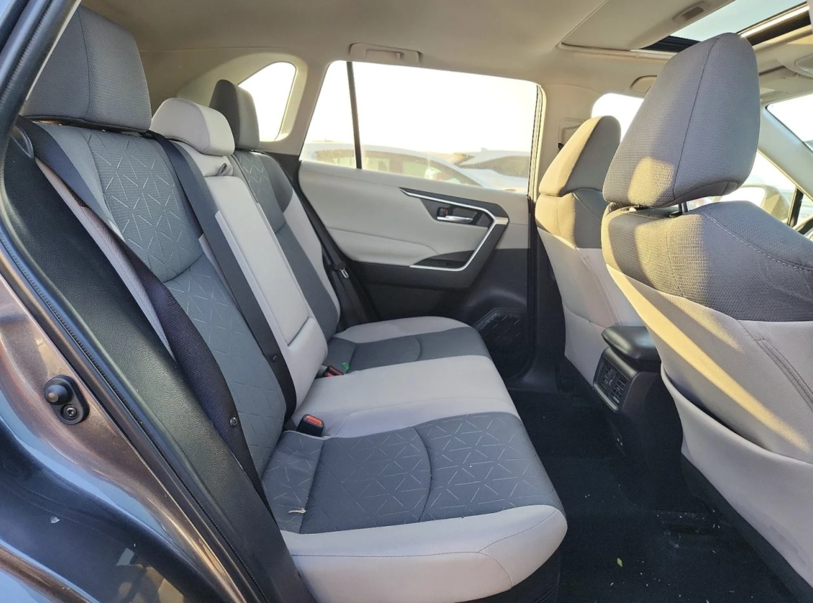 Toyota Rav4  XLE * Hybrid* , снимка 11 - Автомобили и джипове - 53825756