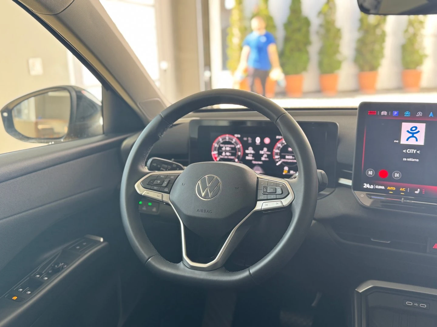 VW T-Roc, снимка 10 - Автомобили и джипове - 55485527