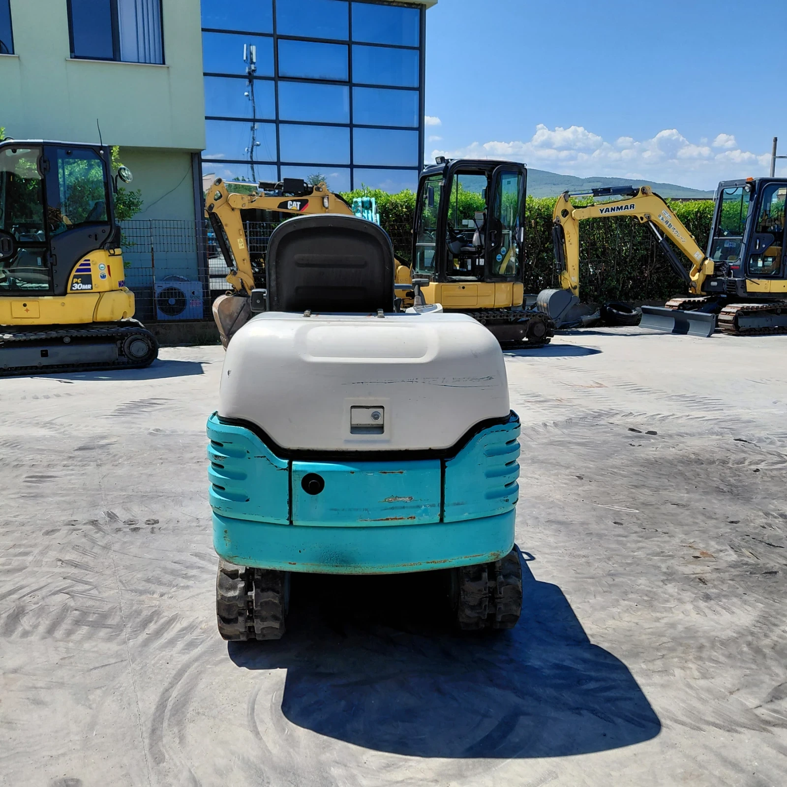 Багер Hitachi IHI 18J САМО НА 1200 мч, ИСТИНСКИ ЯПОНЕЦ, снимка 4 - Индустриална техника - 52541607