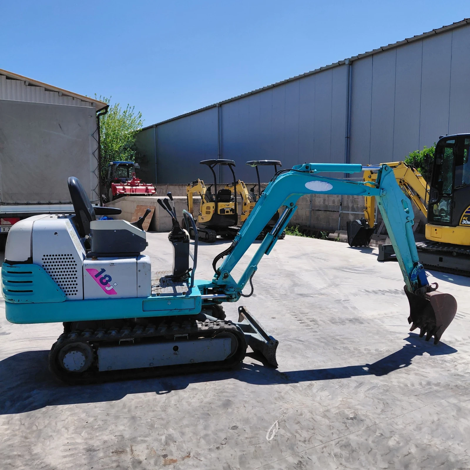 Багер Hitachi IHI 18J САМО НА 1200 мч, ИСТИНСКИ ЯПОНЕЦ, снимка 6 - Индустриална техника - 52541607