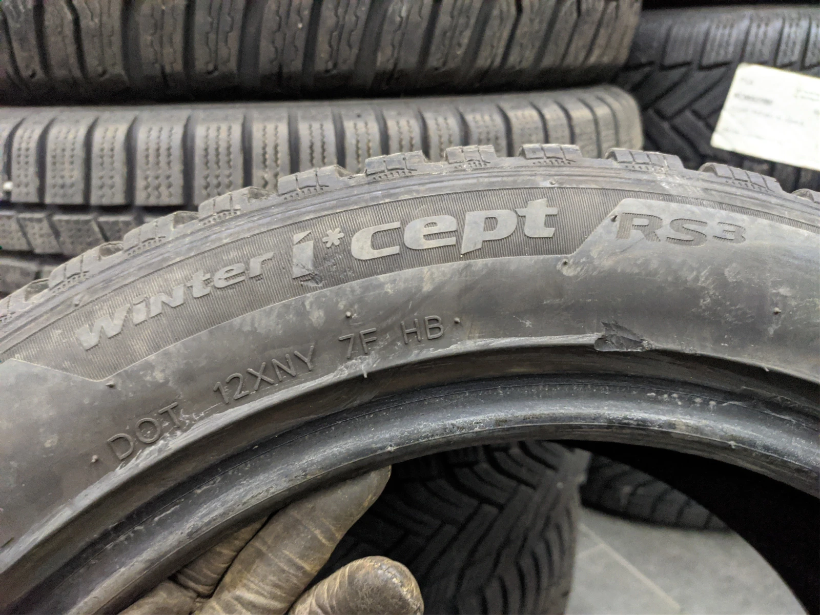 Гуми Зимни 195/55R16, снимка 4 - Гуми и джанти - 55496613