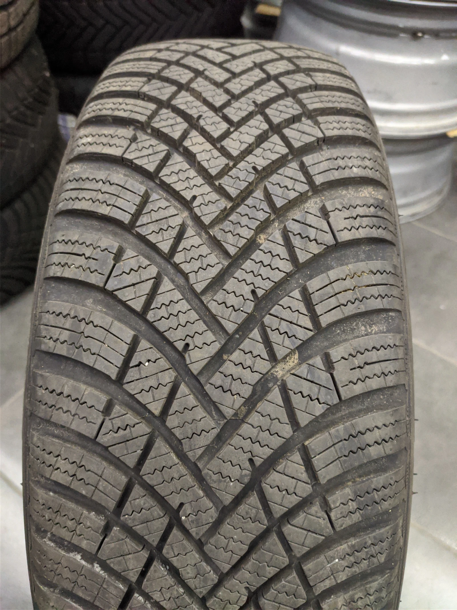 Гуми Зимни 195/55R16, снимка 2 - Гуми и джанти - 55496613