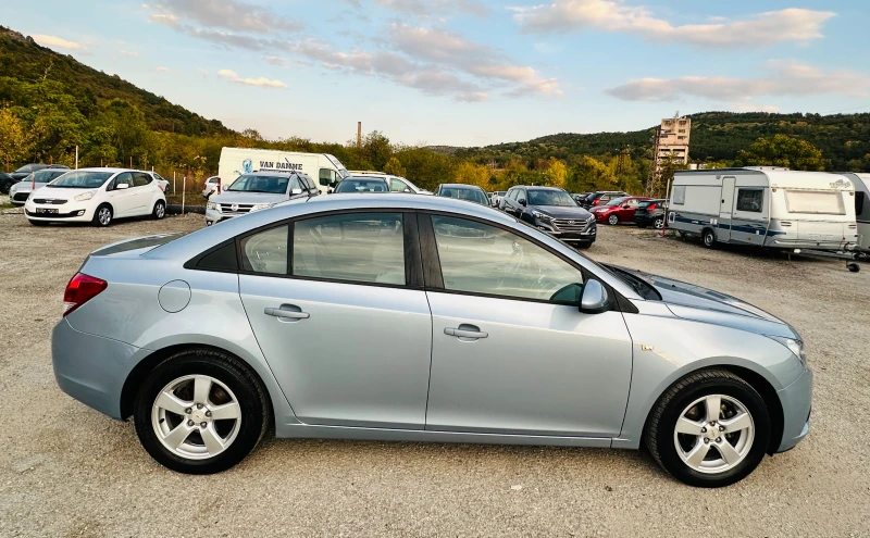 Chevrolet Cruze 1.6 I КАТО НОВА, снимка 2 - Автомобили и джипове - 47374777