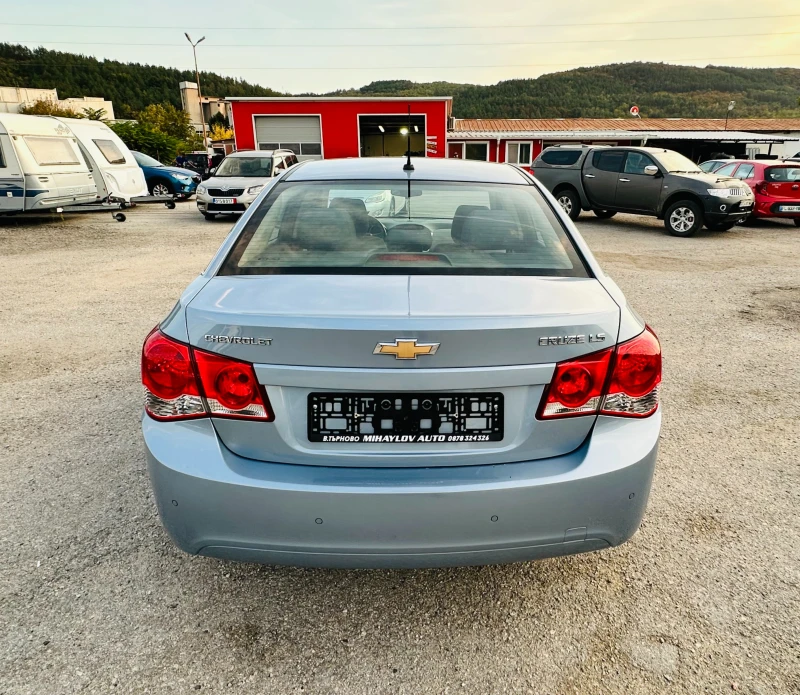 Chevrolet Cruze 1.6 I КАТО НОВА, снимка 4 - Автомобили и джипове - 47374777