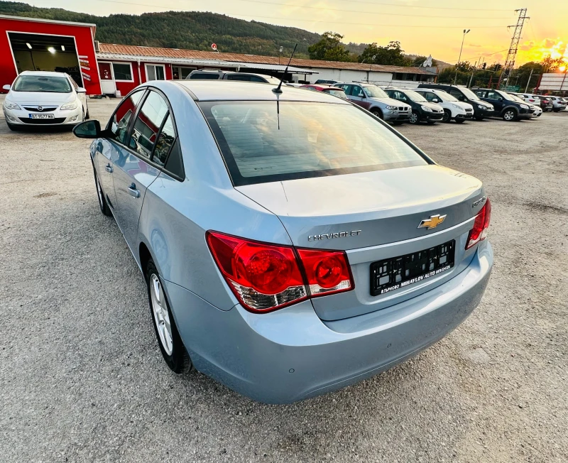 Chevrolet Cruze 1.6 I КАТО НОВА, снимка 5 - Автомобили и джипове - 47374777