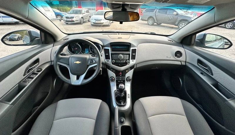 Chevrolet Cruze 1.6 I КАТО НОВА, снимка 10 - Автомобили и джипове - 47374777