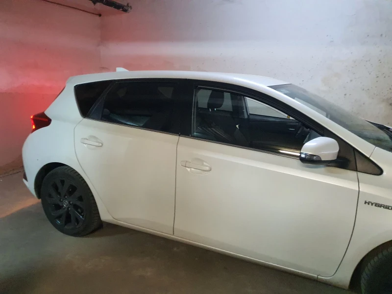 Toyota Auris, снимка 4 - Автомобили и джипове - 47526567