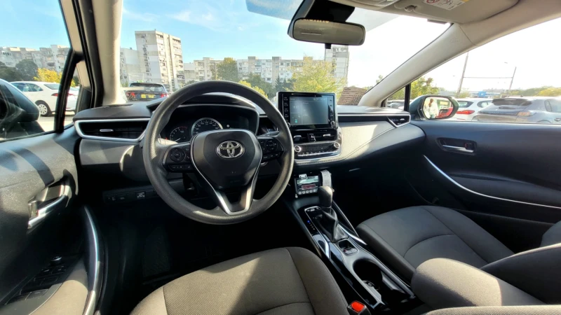 Toyota Corolla 1.8 Hybrid Business, снимка 4 - Автомобили и джипове - 47891302