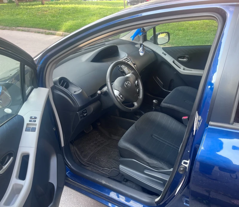 Toyota Yaris 1.3, снимка 7 - Автомобили и джипове - 52773017