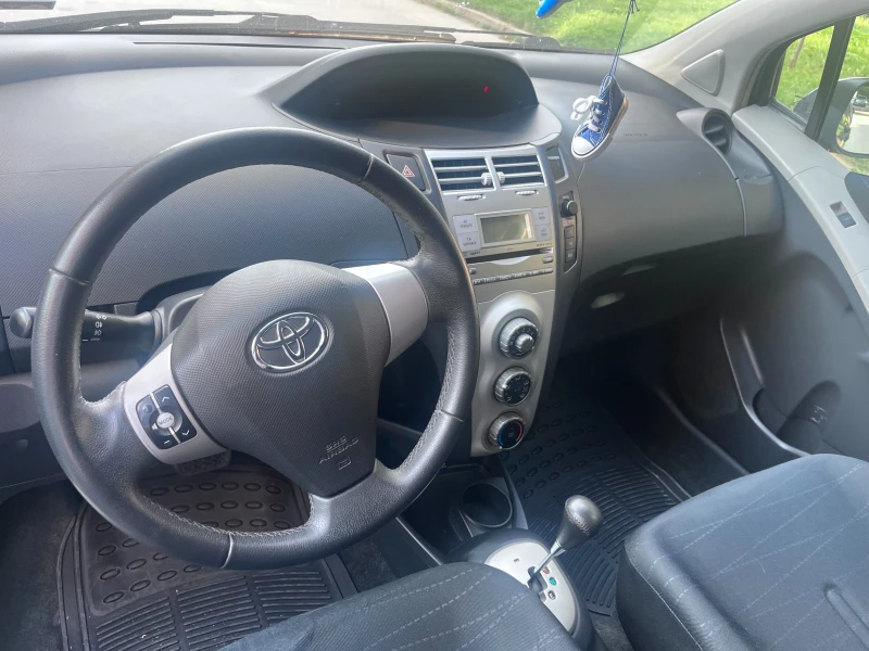 Toyota Yaris 1.3, снимка 6 - Автомобили и джипове - 52773017