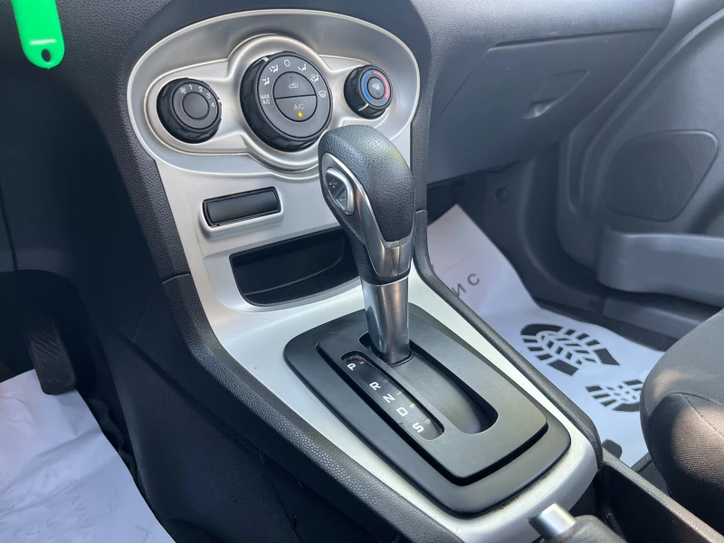 Ford Fiesta 1.6i Автомат 99000км!, снимка 11 - Автомобили и джипове - 51139670