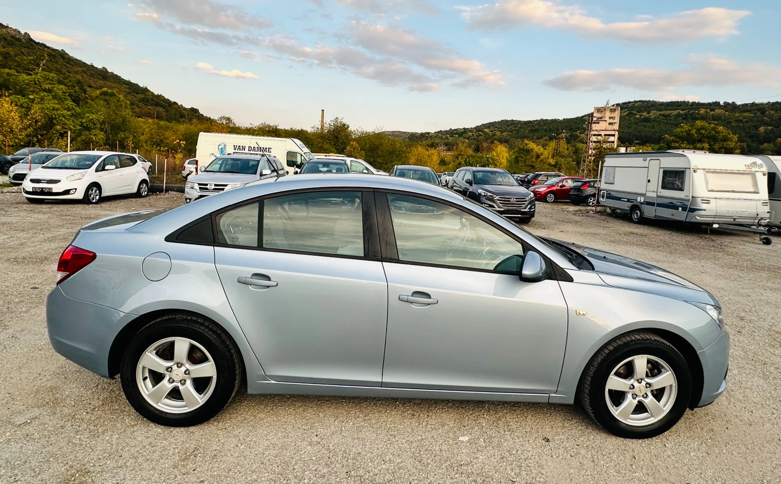 Chevrolet Cruze 1.6 I КАТО НОВА - изображение 2