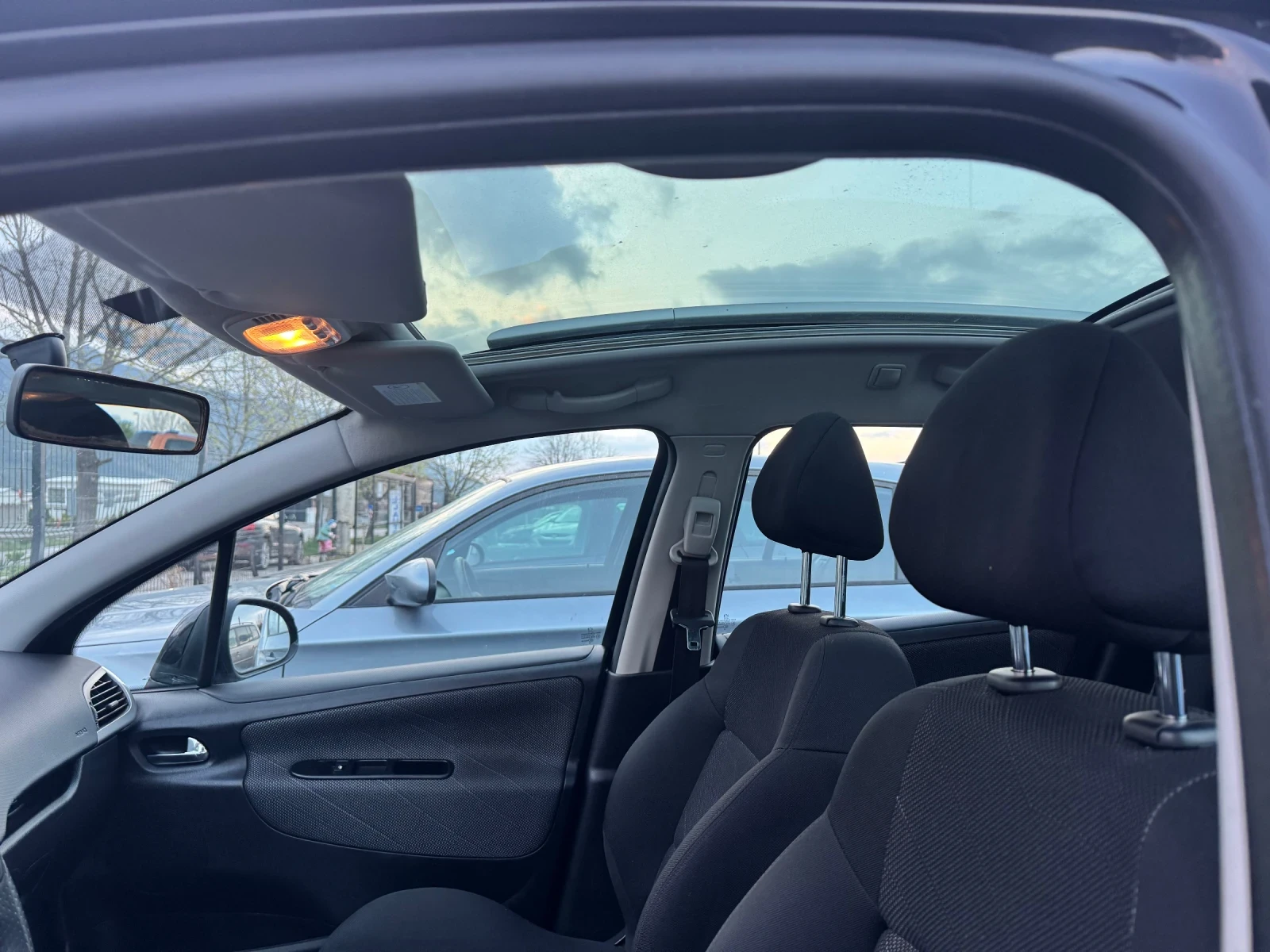Peugeot 207 1.6HDI KLIMA PANORAMA - изображение 6