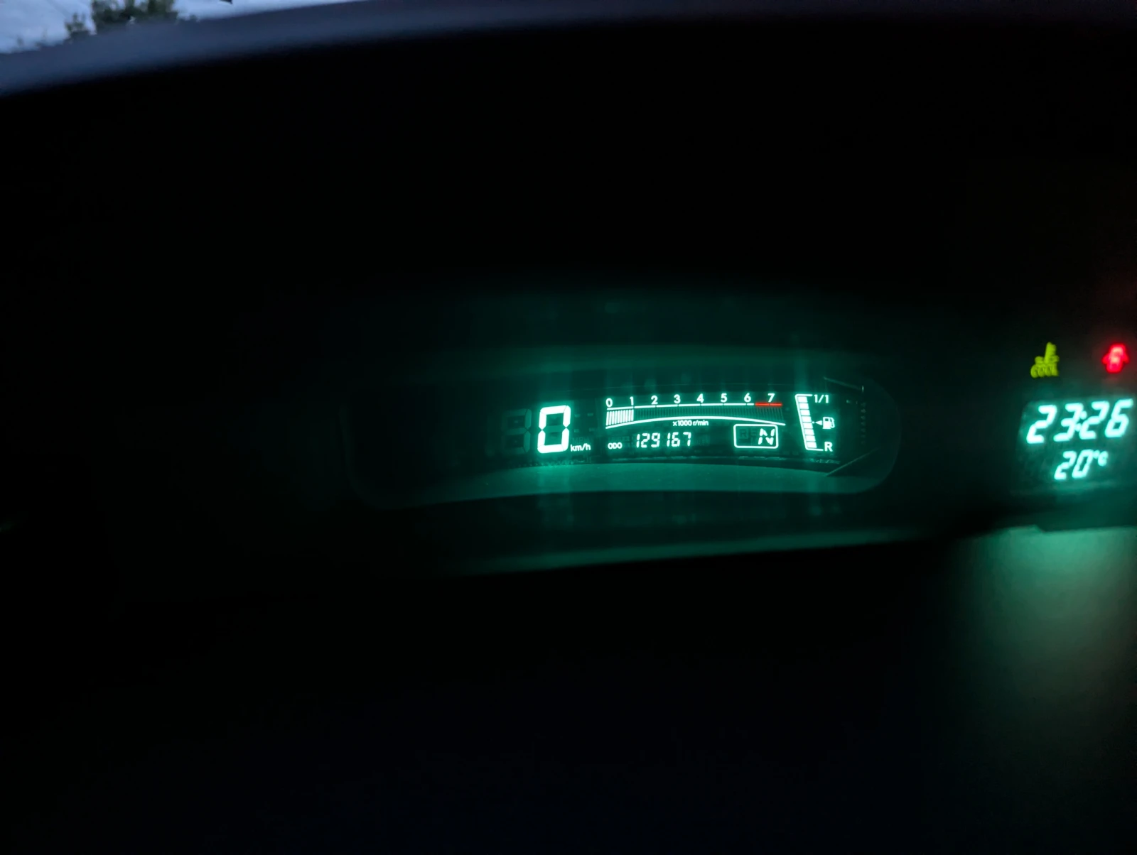 Toyota Yaris 1.3 - изображение 8