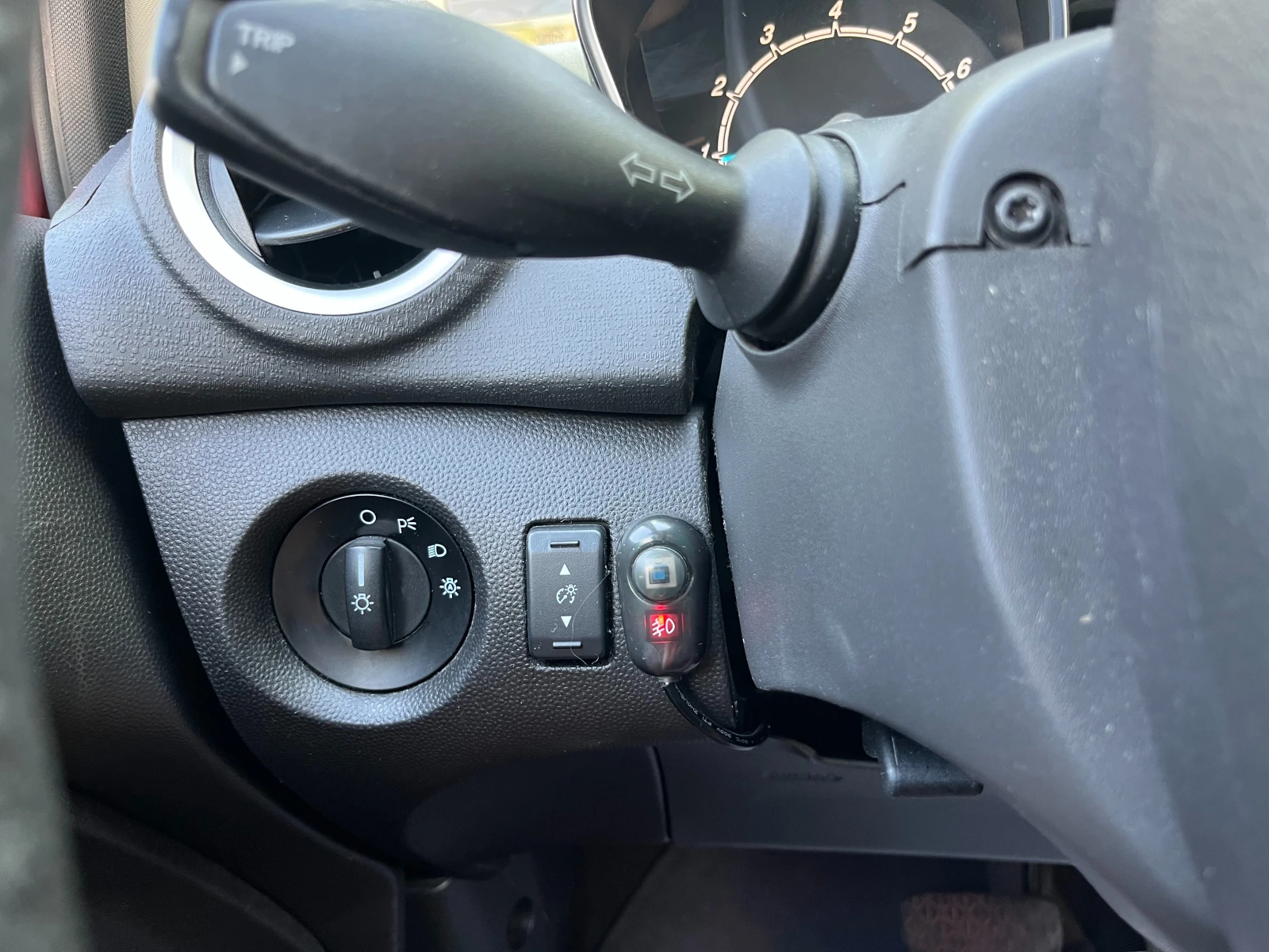 Ford Fiesta 1.6i Автомат 99000км! | Mobile.bg — изображение 16