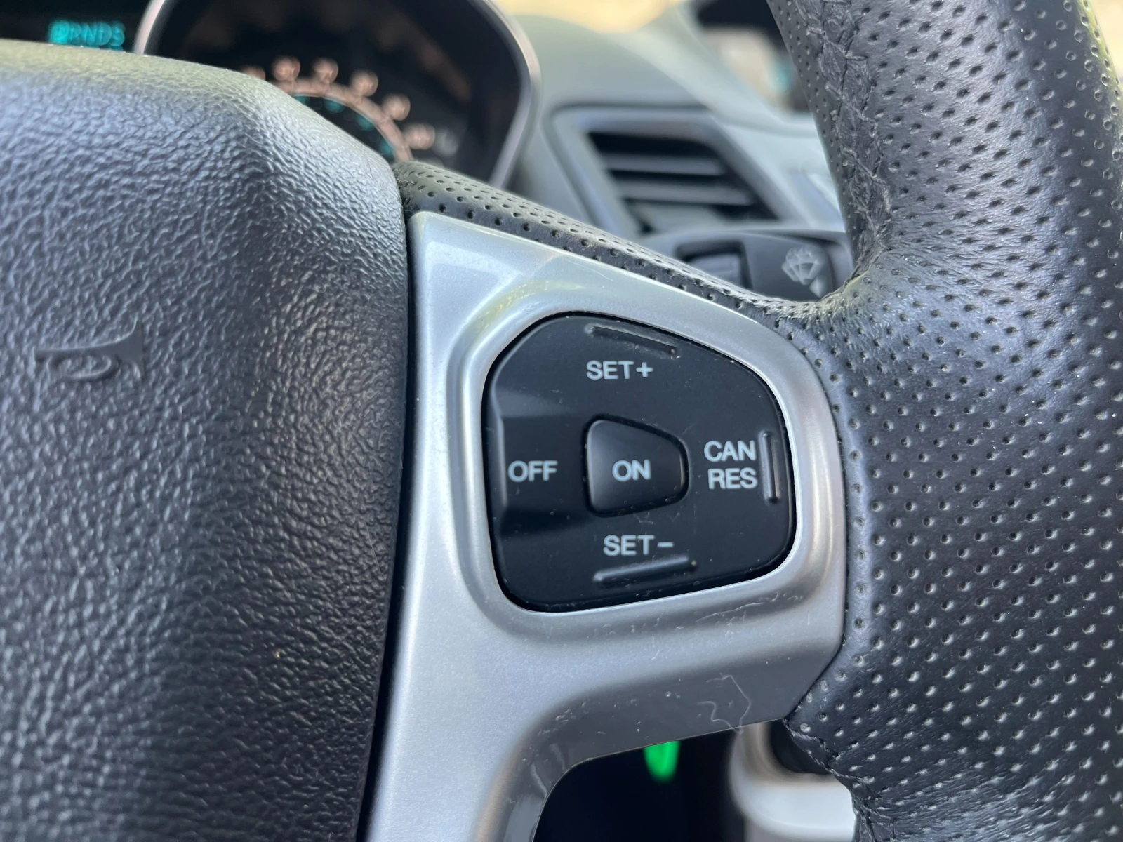 Ford Fiesta 1.6i Автомат 99000км! | Mobile.bg — изображение 15