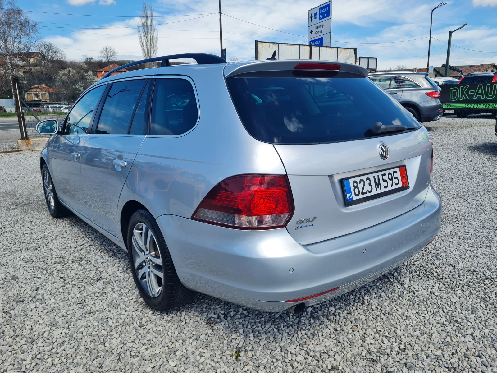 VW Golf 1.6TDI!!ОБСЛУЖЕНА!!, снимка 3 - Автомобили и джипове - 52415353