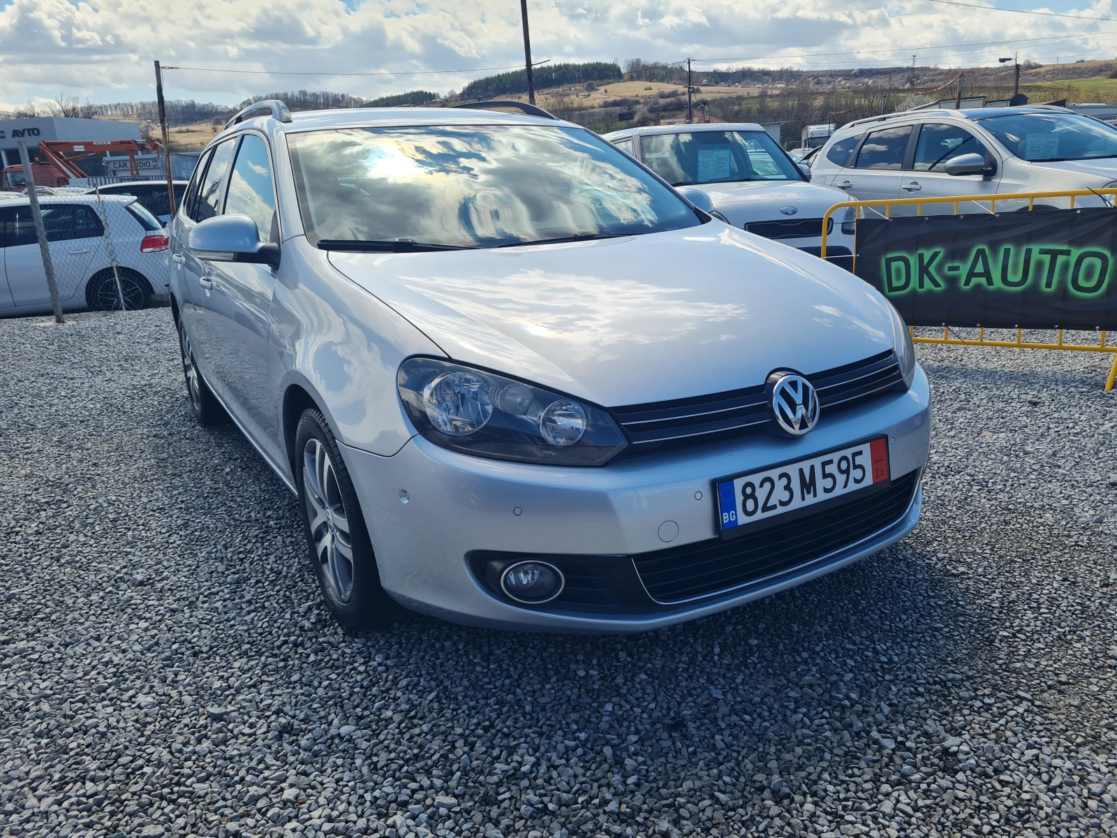 VW Golf 1.6TDI!!ОБСЛУЖЕНА!!, снимка 6 - Автомобили и джипове - 52415353