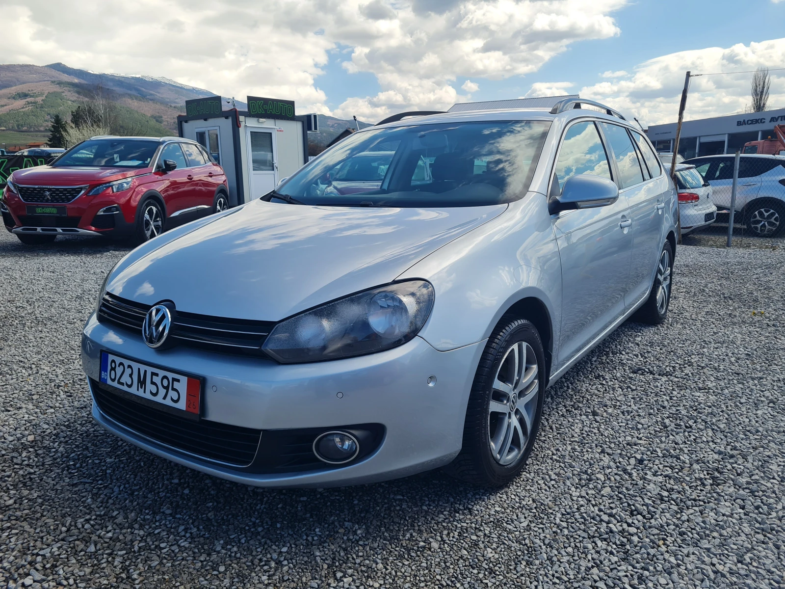 VW Golf 1.6TDI!!ОБСЛУЖЕНА!!, снимка 2 - Автомобили и джипове - 52415353