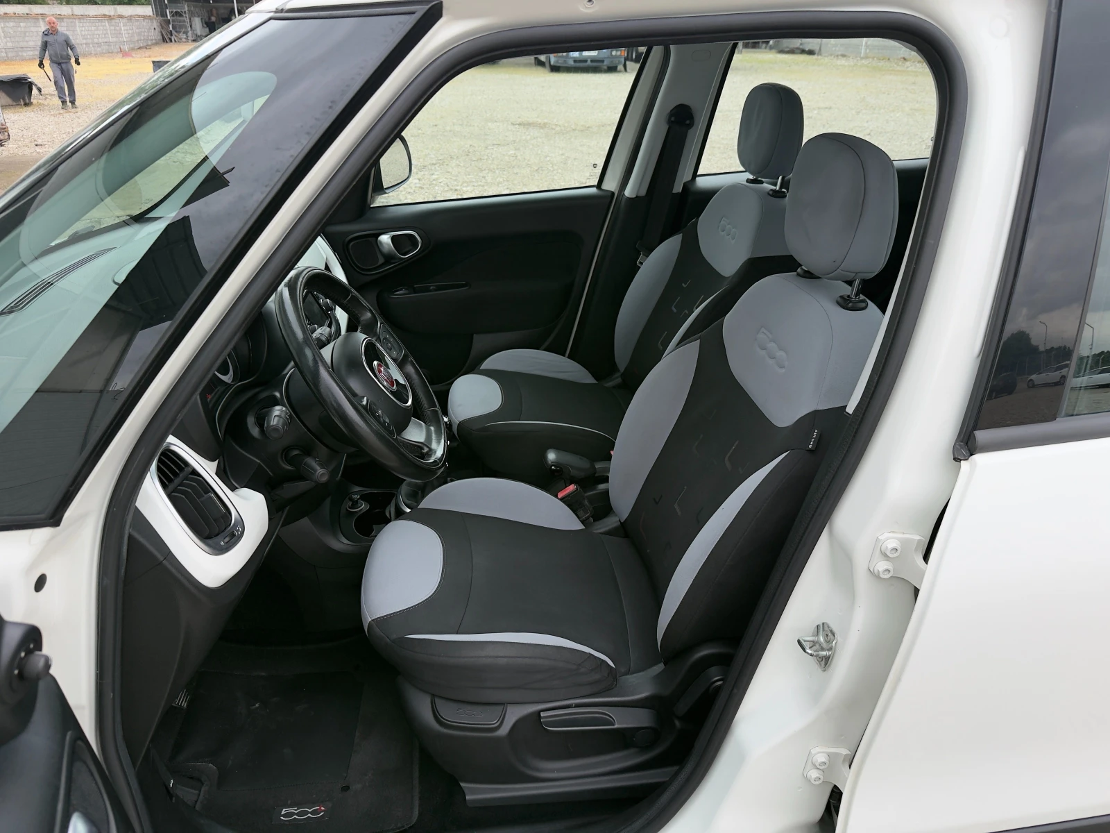 Fiat 500L 1.6 Multijet Навигация/Камера/Темпомат/Лизинг, снимка 9 - Автомобили и джипове - 53214147