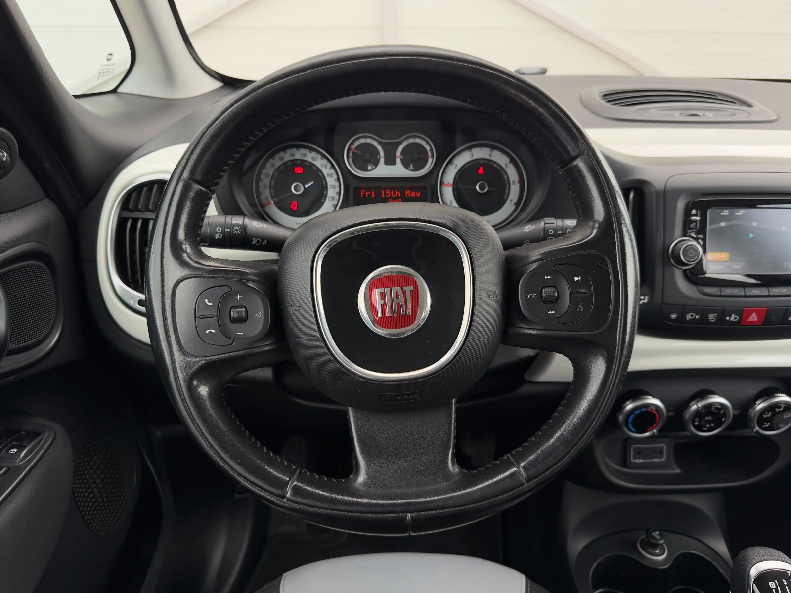 Fiat 500L 1.6 Multijet Навигация/Камера/Темпомат/Лизинг, снимка 13 - Автомобили и джипове - 53214147
