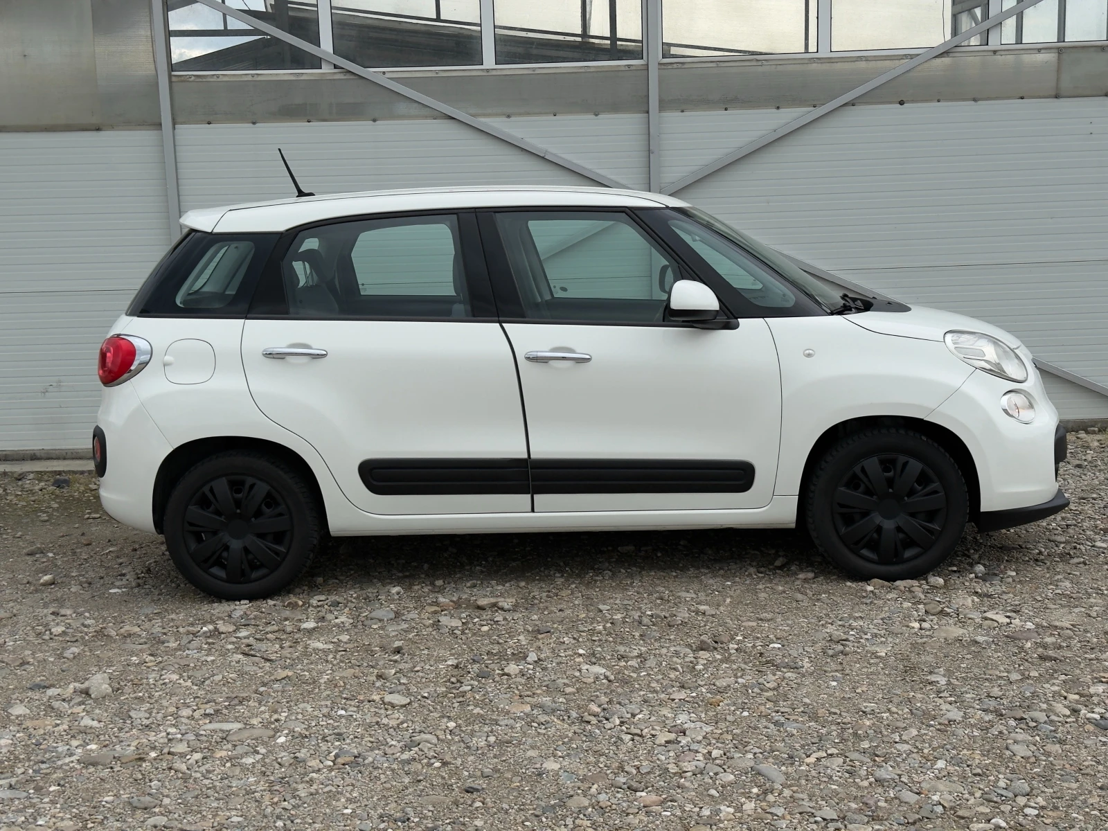 Fiat 500L 1.6 Multijet Навигация/Камера/Темпомат/Лизинг, снимка 3 - Автомобили и джипове - 53214147